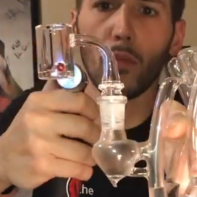 How to clean a glass pipe. 